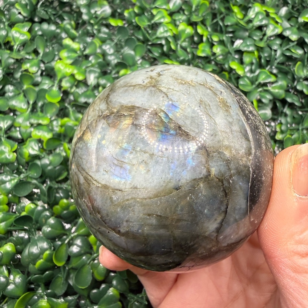 (LabS2) Flashy Labradorite Sphere 65mm - Picture 4 of 7
